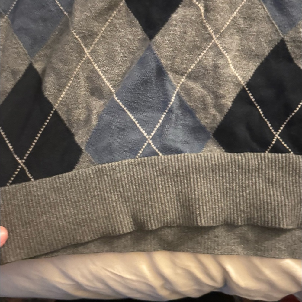 GAP Men's V-Neck Argyle Sweater Vest - Gray and Blue - Picture 6 of 6